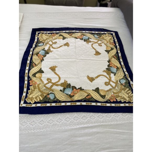 Vintage Classic Square Polyester 1970's Flowers and Gold Rope Pattern 31" Silky - Picture 2 of 12